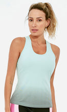 Załaduj obraz do przeglądarki galerii, Model Front: Alto Giro Fitness Haut Regata Skin Fit Degrade Menta