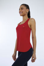 Załaduj obraz do przeglądarki galerii, Model Front: Alto Giro Fitness Haut Regata Skin Fit Inspiracional Vermelho Haute Red