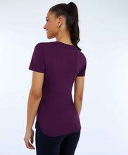 Załaduj obraz do przeglądarki galerii, Model Back: Alto Giro Fitness Haut T-Shirt Skin Fit Inspiracionais Roxo