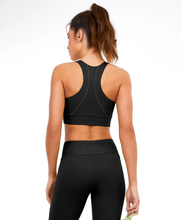 Załaduj obraz do przeglądarki galerii, Model Back: Alto Giro Fitness Haut Top Hyper Nadador Com Frisos Preto