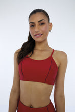 Załaduj obraz do przeglądarki galerii, Model Front: Alto Giro Fitness Haut Top Hyper Recortes Atlanta Vermelho Haute Red