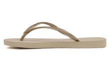 Załaduj obraz do przeglądarki galerii, Model Back: Havaianas Tongs Slim Sand Grey/Light Golden