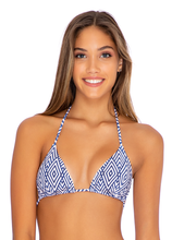 Załaduj obraz do przeglądarki galerii, Model Front: Luli Fama Haut Top Bikini Mesmerized