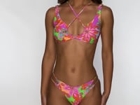 Załaduj i odtwarzaj film w przeglądarce Gallery, Video: Luli Fama Bas Bottom Crossing String Vivi Il Momento