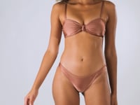 Załaduj i odtwarzaj film w przeglądarce Gallery, Video: Rio De Sol Haut Top Shimmer-Copper Bandeau-Joy
