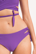 Załaduj obraz do przeglądarki galerii, Image 11: Rio De Sol Bas Bottom Amuleto Madrid