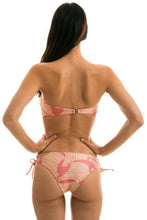 Załaduj obraz do przeglądarki galerii, Model Back: Rio De Sol Bas Bottom Banana Rose Bandeau