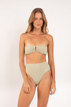 Załaduj obraz do przeglądarki galerii, Model Front: Rio De Sol Bas Bottom Brisa-Pistache Hotpants