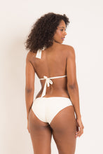 Załaduj obraz do przeglądarki galerii, Model Back: Rio De Sol Bas Bottom Off-White Mel-Comfy