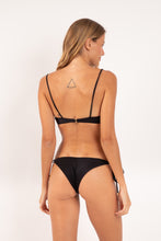 Załaduj obraz do przeglądarki galerii, Model Back: Rio De Sol Bas Bottom Shimmer-Black Cheeky-Tie-Gold