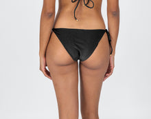 Załaduj obraz do przeglądarki galerii, Model Back: Rio De Sol Bas Bottom Shimmer-Black Ibiza-Comfy