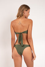 Załaduj obraz do przeglądarki galerii, Model Back: Rio De Sol Bas Bottom Shimmer-Croco Leblon
