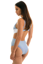 Załaduj obraz do przeglądarki galerii, Model Back: Rio De Sol Une Pièce Garoa Trikini Recorte