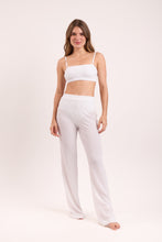 Załaduj obraz do przeglądarki galerii, Model Front: Rio De Sol Pantalon De Plage Memphis-White Pants Lana