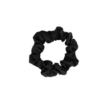Załaduj obraz do przeglądarki galerii, Product Front: Rio De Sol Chouchou Nero Scrunchie