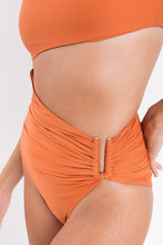 Załaduj obraz do przeglądarki galerii, Image 06: Rio De Sol Une Pièce Ocre Zadar-Op