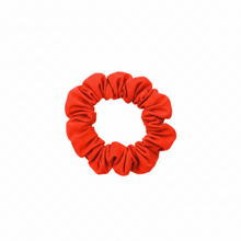 Załaduj obraz do przeglądarki galerii, Product Front: Rio De Sol Chouchou Rouge Scrunchie