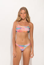 Załaduj obraz do przeglądarki galerii, Model Front: Rio De Sol Ensemble Set River Bandeau-Reto Essential