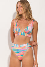 Załaduj obraz do przeglądarki galerii, Gallery: Rio De Sol Ensemble Set River Halter-Cos Hotpant-Cos