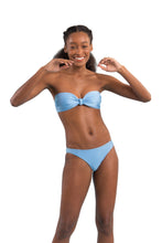 Załaduj obraz do przeglądarki galerii, Image 08: Rio De Sol Ensemble Set Shimmer-Baltic-Sea Bandeau-Joy Essential