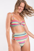 Załaduj obraz do przeglądarki galerii, Image 06: Rio De Sol Ensemble Set Supercolor Bandeau-Joy Highwaist-Spin