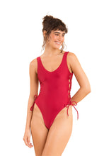 Załaduj obraz do przeglądarki galerii, Model Front: Rio De Sol Une Pièce Shimmer-Divino Zoe