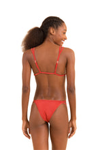 Załaduj obraz do przeglądarki galerii, Model Back: Rio De Sol Haut Top Malibu-Chili Tri-Duo