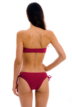 Załaduj obraz do przeglądarki galerii, Model Back: Rio De Sol Haut Top Uv-Desejo Bandeau-Reto