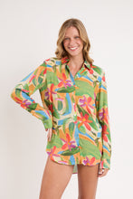 Załaduj obraz do przeglądarki galerii, Model Front: Rio De Sol Chemise Tropical Shirt Greta