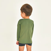 Załaduj obraz do przeglądarki galerii, Model Back: Uv Line T-Shirt Longsleeve Baby Verde Militar Upf50+