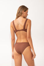 Załaduj obraz do przeglądarki galerii, Model Back: Rio De Sol Bas Bottom Sand-Cappuccino Essential-Comfy
