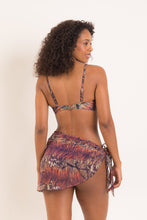 Załaduj obraz do przeglądarki galerii, Model Back: Rio De Sol Jupe De Page Cobra Mini-Sarong
