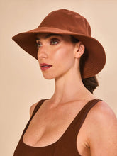 Załaduj obraz do przeglądarki galerii, Image 03: Uv Line Bob Hat California Fem Cognac Upf50+
