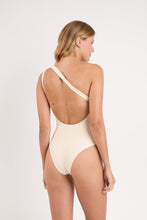 Załaduj obraz do przeglądarki galerii, Model Back: Rio De Sol Une Pièce Touch-Natural Sienna

