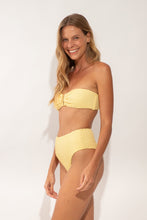 Załaduj obraz do przeglądarki galerii, Image 04: Rio De Sol Bas Bottom Drift-Butterglow Hotpants
