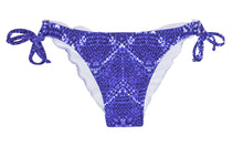 Załaduj obraz do przeglądarki galerii, Product Front: Rio De Sol Bas Calcinha Bluejean Ripple
