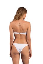 Załaduj obraz do przeglądarki galerii, Model Back: Rio De Sol Haut Top Bora-White Bandeau-Joy
