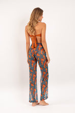 Załaduj obraz do przeglądarki galerii, Model Back: Rio De Sol Pantalon De Plage Luma Pants Lana
