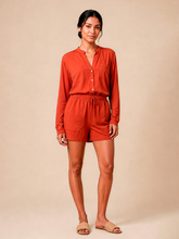Załaduj obraz do przeglądarki galerii, Model Front: Uv Line Chemise Shirt Bella Pitanga Upf50+
