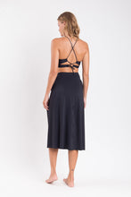 Załaduj obraz do przeglądarki galerii, Model Back: Rio De Sol Jupe De Page Nero Long-Skirt-Knot
