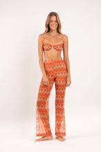 Załaduj obraz do przeglądarki galerii, Model Front: Rio De Sol Pantalon De Plage Maracai Pants Lana
