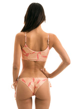 Załaduj obraz do przeglądarki galerii, Model Back: Rio De Sol Haut Top Banana Rose Bra

