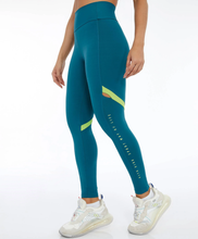 Załaduj obraz do przeglądarki galerii, Model Front: Alto Giro Fitness Bas Legging Bodytex Vazado Lateral Sport Way Verde Running
