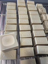 Załaduj obraz do przeglądarki galerii, Image 06: Monoï Royal Bar Soaps Savon Creme De Tamanu By Anoea Bora Bora
