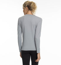 Załaduj obraz do przeglądarki galerii, Model Back: Uv Line T-Shirt Longsleeve Uvpro Fem Grey Upf50+
