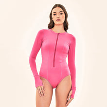 Załaduj obraz do przeglądarki galerii, Model Front: Uv Line Une Pièce Swimsuit Macae Bubble Gum Upf50+
