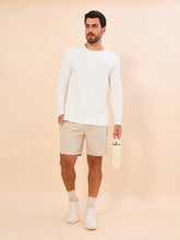 Załaduj obraz do przeglądarki galerii, Model Front: Uv Line Bermuda / Short Pour Homme Shorts Acqua Boxer Areia Upf50+
