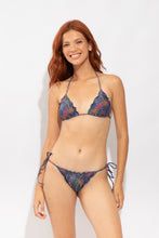 Załaduj obraz do przeglądarki galerii, Model Front: Rio De Sol Haut Top Coqueiro Frufru
