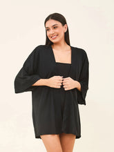 Załaduj obraz do przeglądarki galerii, Model Front: Uv Line Robe De Plage Kimono Color Black Upf50+

