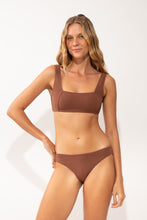 Załaduj obraz do przeglądarki galerii, Model Front: Rio De Sol Bas Bottom Sand-Cappuccino Essential-Comfy
